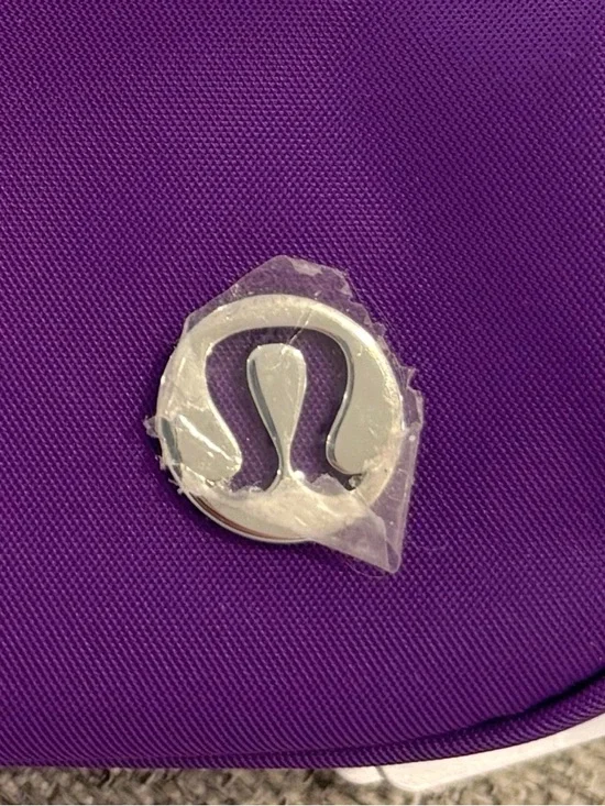NWT Lululemon Everywhere Belt Bag In College Purple - Picture 3 of 9